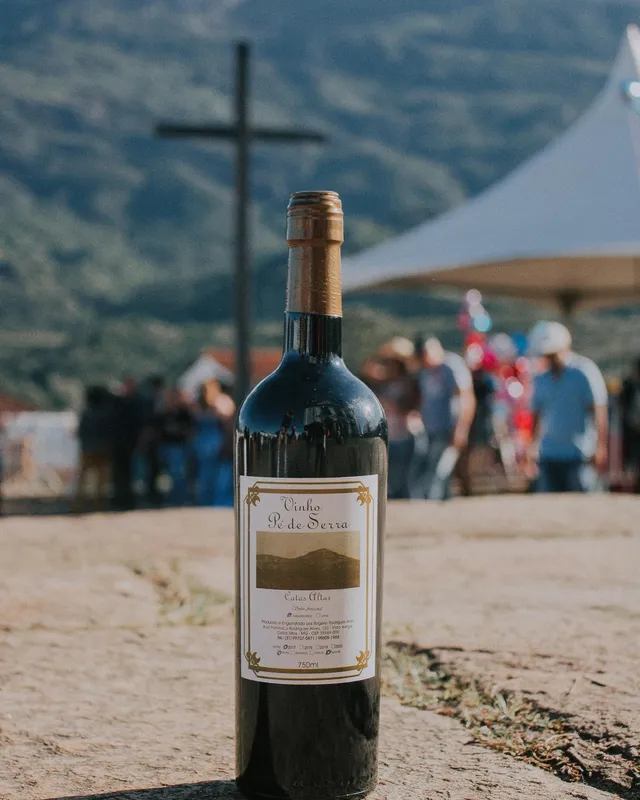 Garrafa de vinho na Festa do Vinho de Catas Altas